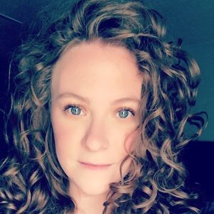 Meet your Posher, Alicia